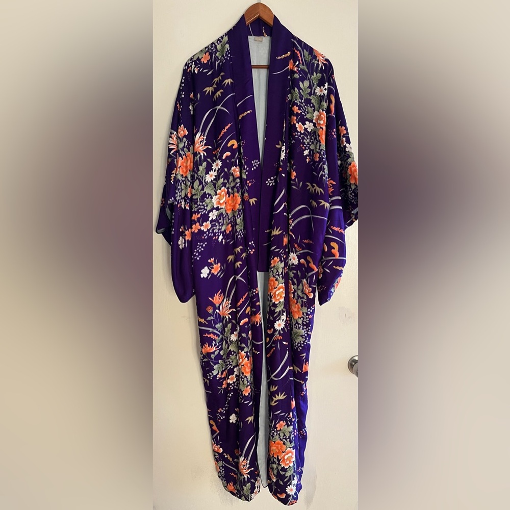 VTG Authentic Japanese Purple Floral Silk Kimono